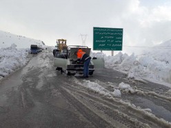 سرنشینان 23 خودروی گرفتار در برف تاراز اندیکا نجات یافتند